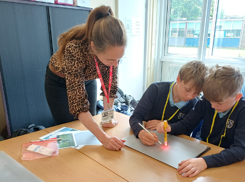 Emilie Smith, Education Manager at Thames Water, helping students